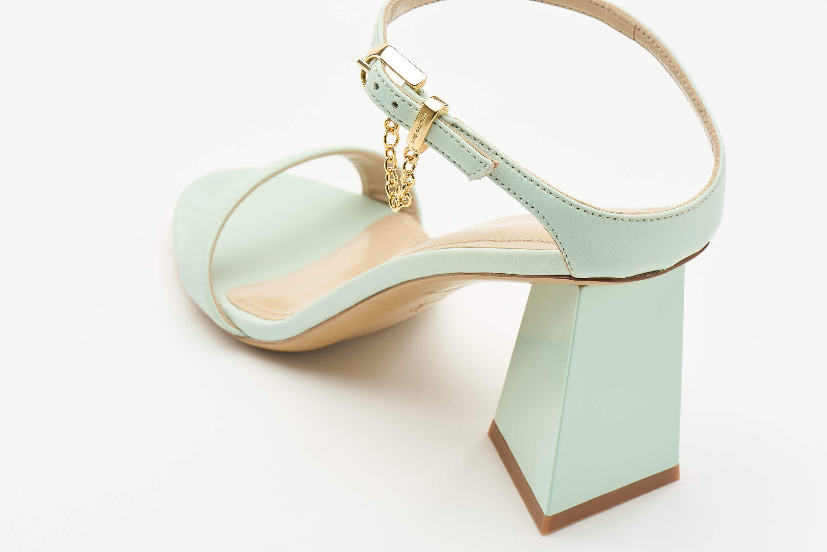 Sandalias Caetano de tacón cuadrado en color verde menta – Luis Onofre