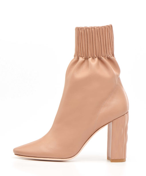 ankle boot in nude leather with elastic fabric