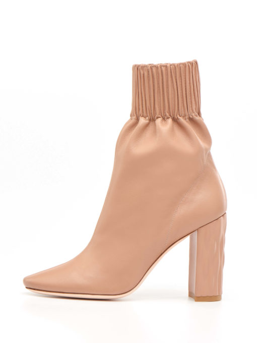 ankle boot in nude leather with elastic fabric